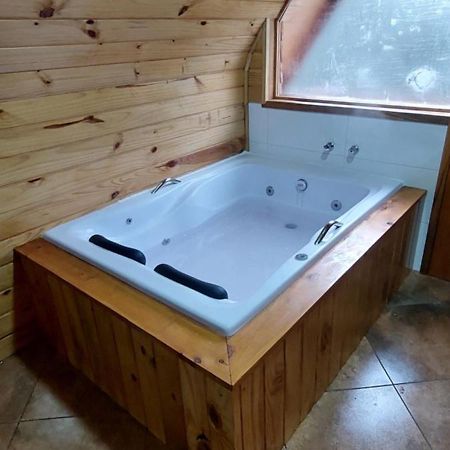 ホテル Chale Com Hidromassagem Da Vick Campos do Jordão エクステリア 写真